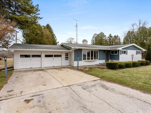 3917 County Road Q, Manitowoc, WI, 54220-9498 | Card Image