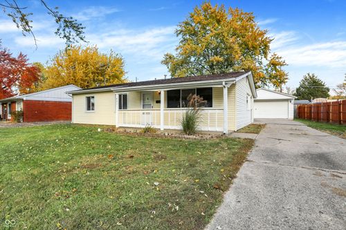 821 Princeton Dr, New Whiteland, IN, 46184-1130 | Card Image