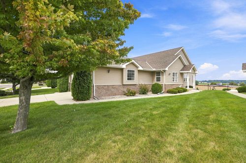118 Summit Ct, Columbus, WI, 53925-2300 | Card Image