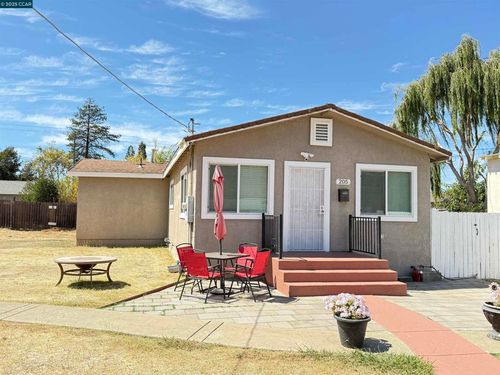 205 Curry Ave, Vallejo, CA, 94590-6453 | Card Image