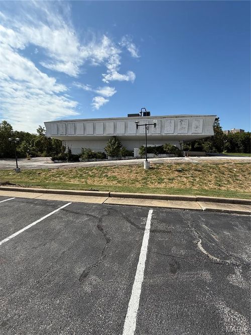 11115 New Halls Ferry Rd, Florissant, MO, 63033-7613 | Card Image