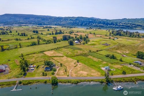 411 W Birnie Slough Rd, Cathlamet, WA, 98612-9714 | Card Image