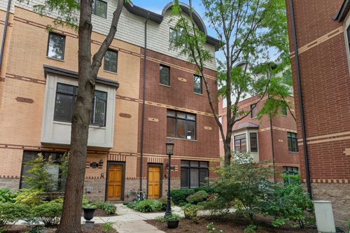 1027 Lincoln Trl, Oak Park, IL, 60302-4446 | Card Image