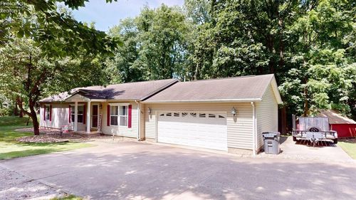 566 Lake Shore Dr, Willard, OH, 44890-9670 | Card Image