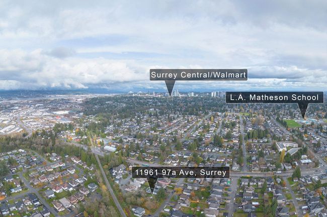 11961 97 A Ave, House other with 5 bedrooms, 3 bathrooms and 6 parking in Surrey BC | Image 5