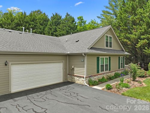 11 Outlook Cir, Swannanoa, NC, 28778-9233 | Card Image