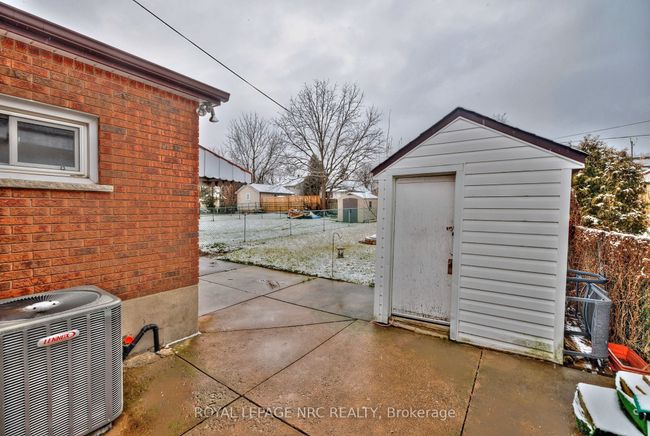 10 Fairburn Ave, House other with 2 bedrooms, 2 bathrooms and 3 parking in Saint Catharines ON | Image 21