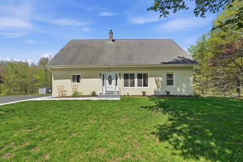 54 Taylor St, Granby, MA, 01033-9520 | Card Image