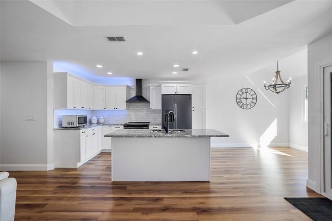 2383 Hanover Dr, Townhouse with 2 bedrooms, 3 bathrooms and null parking in DUNEDIN FL | Image 4