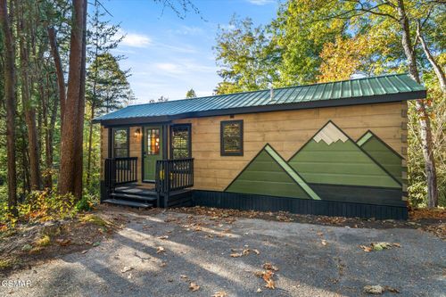 1107 Ridgefield Dr, Sevierville, TN, 37876-8914 | Card Image