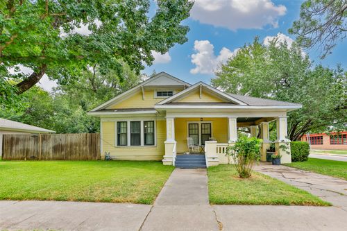 724 S Morris St, Gainesville, TX, 76240-5410 | Card Image