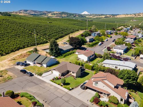 2111 View Ct, The Dalles, OR, 97058-3366 | Card Image