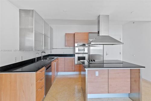 1803-218 Se 14th St, Miami, FL, 33131-3325 | Card Image