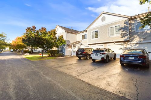 53-53 Braxton Ln, Aurora, IL, 60504-6671 | Card Image
