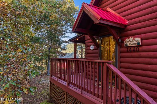 1440 Red Cedar Ln, Sevierville, TN, 37876-6577 | Card Image