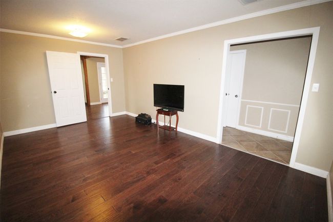 Plenty of room for big dining table. Great spot for entertaining | Image 16