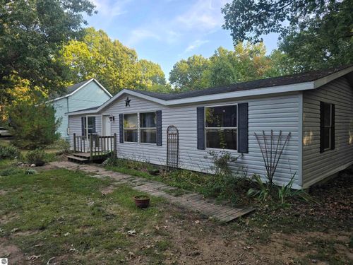 17009 Blackfoot Trl, Howard City, MI, 49329-9595 | Card Image