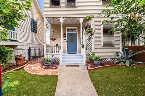 3826 Avenue O 1/2, Galveston, TX, 77550-6632 | Card Image