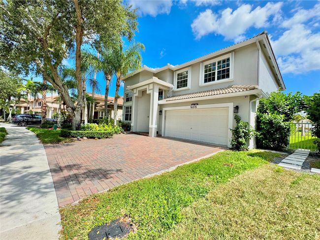 16515 Ruby Lk, House other with 4 bedrooms, 3 bathrooms and null parking in Weston FL | Image 4