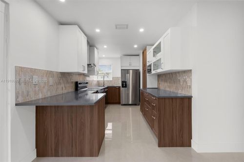 3150 Sw 39th Ave, West Park, FL, 33023-5770 | Card Image