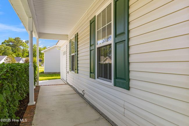 719 Oak Branches Close, House other with 3 bedrooms, 2 bathrooms and 1 parking in Belville NC | Image 7