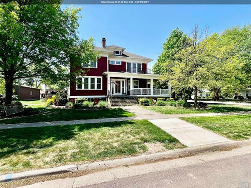 212 W Washington St, Elk Point, SD, 57025-2391 | Card Image