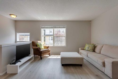 180 Prestwick Acres Lane Se, Calgary, AB, T2Z3Y2 | Card Image