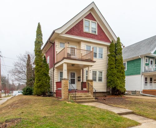 2184 N 69th St, Wauwatosa, WI, 53213-1924 | Card Image