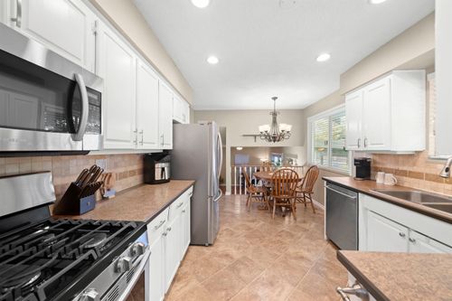 5586 44 Ave, Delta, BC, V4K1E1 | Card Image