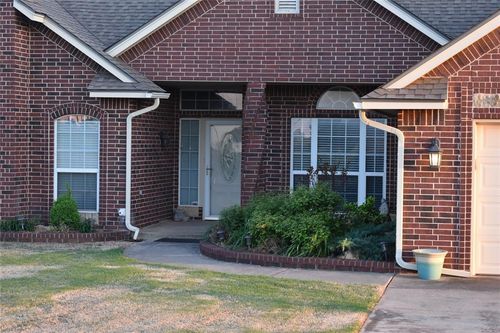 2297 Barrington Dr, Blanchard, OK, 73010-8710 | Card Image