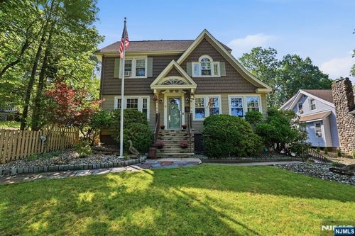 16 Arlington Ave, Caldwell, NJ, 07006-5202 | Card Image