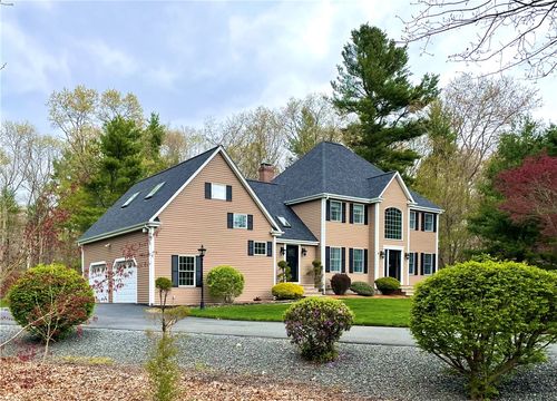 40 King Philip Dr, Rehoboth, MA, 02769-2718 | Card Image