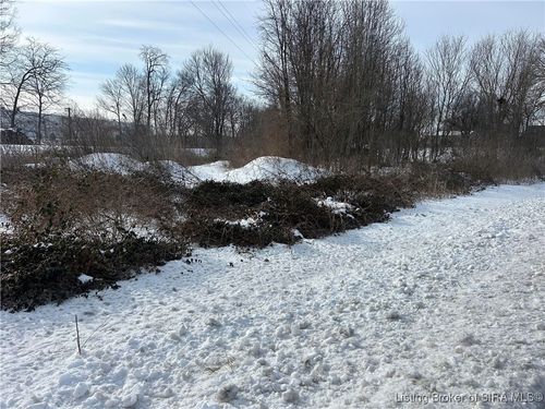 6520 Charlestown Pike, Jeffersonville, IN, 47130 | Card Image