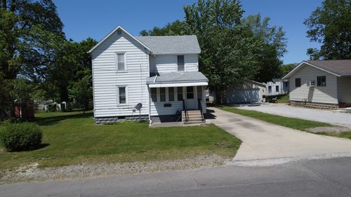 218 W Fleming St, Watseka, IL, 60970-1233 | Card Image