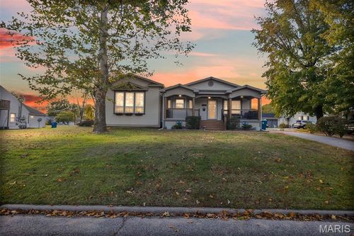 504 S 9th St, Wood River, IL, 62095-2406 | Card Image