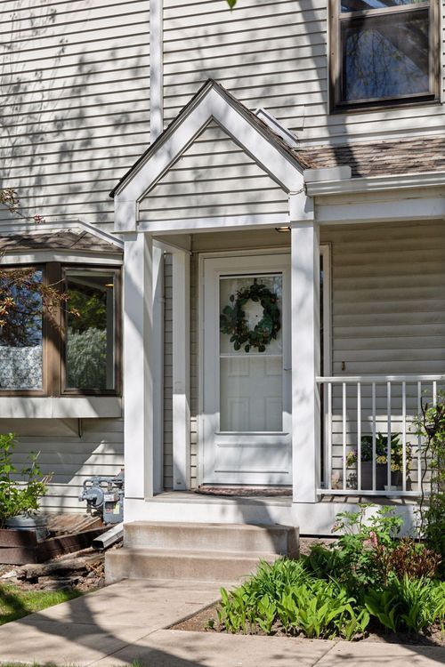 223 2nd St Ne, Minneapolis, MN, 55413-2217 | Card Image