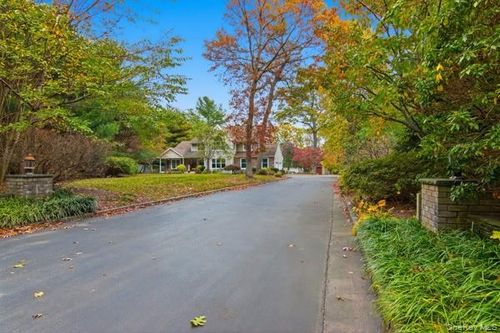 15 Arbor Ct, Bohemia, NY, 11716-4236 | Card Image