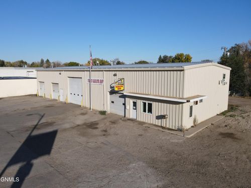 310 2nd St W, Williston, ND, 58801-5904 | Card Image