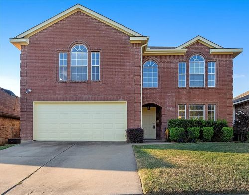 813 Silverbrook Dr, Saginaw, TX, 76179-0938 | Card Image