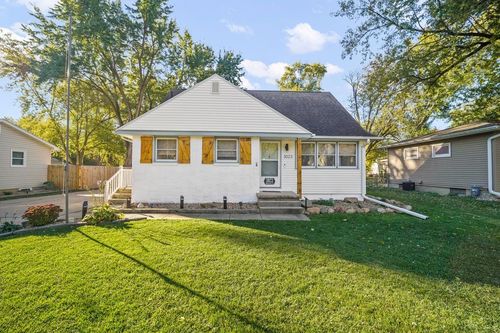 3023 Cottonwood Ln, Cedar Falls, IA, 50613-6001 | Card Image