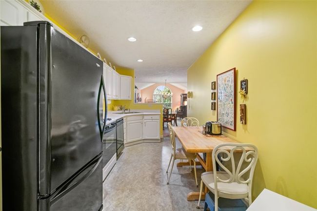 6422 Jefferson Pointe Cir, Condo with 2 bedrooms, 3 bathrooms and 2 parking in Jefferson Hills PA | Image 13