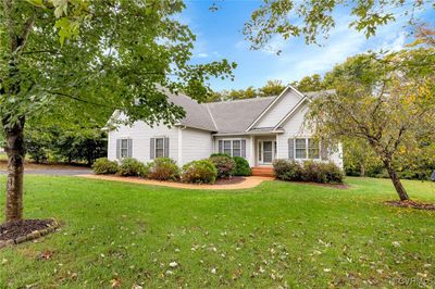 View of front facade featuring a front yard | Image 3