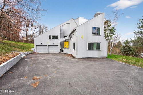 4 Van Leuvan Dr E, Rensselaer, NY, 12144-9702 | Card Image