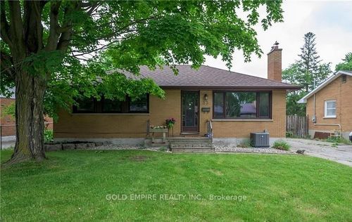 33 Godfrey Dr, London, ON, N5V2E8 | Card Image