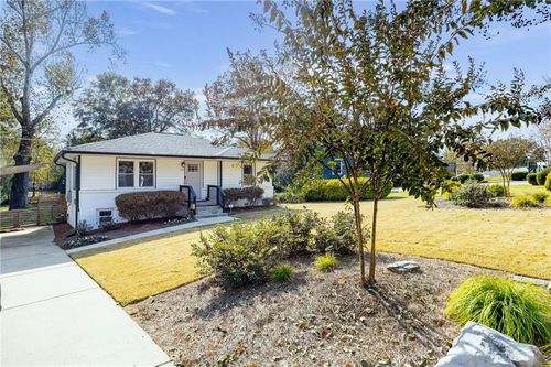 982 Oakdale Dr Se, Smyrna, GA, 30080-4217 | Card Image