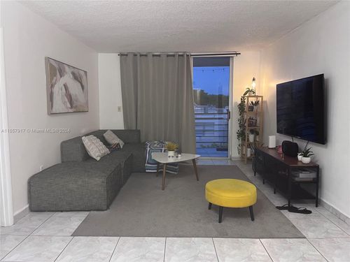 d404-14165 Sw 87th St, Miami, FL, 33183 | Card Image