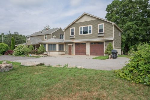805 Farnum Pike, North Smithfield, RI, 02896-9308 | Card Image