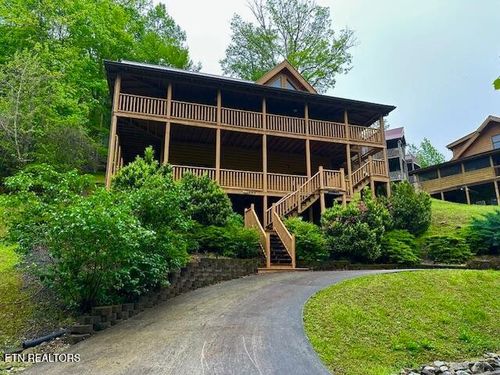 144 Poplar Creek Cir, Caryville, TN, 37714-1403 | Card Image