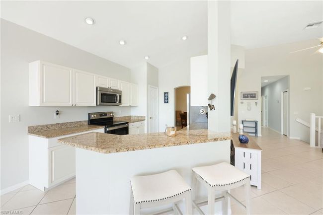 5-202 - 7828 Gardner Dr, Condo with 3 bedrooms, 2 bathrooms and null parking in NAPLES FL | Image 10