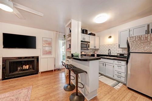 apt-115-1000 W 26th St, Austin, TX, 78705-4332 | Card Image